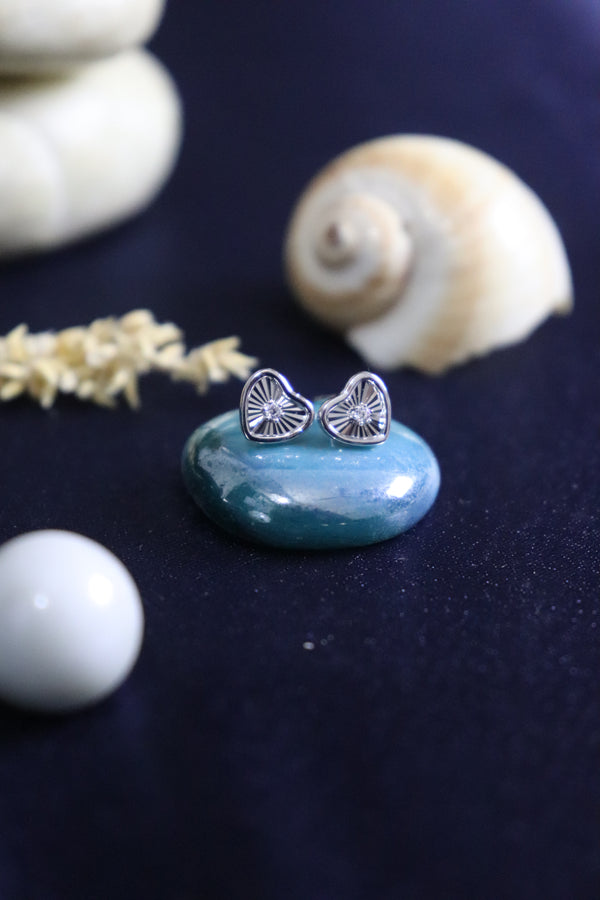925 Sterling Silver Starlight Heart Studs.