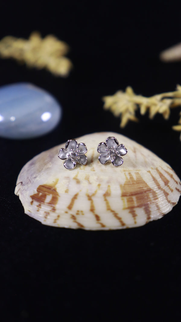 925 Sterling Silver Cute Flower Studs.