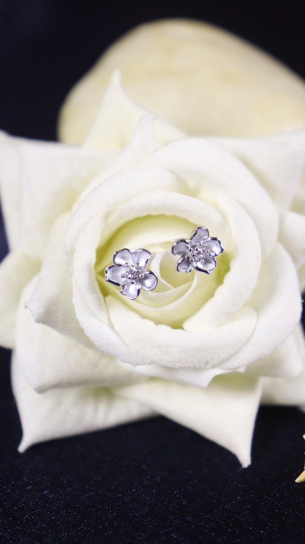 925 Sterling Silver Cute Flower Studs.