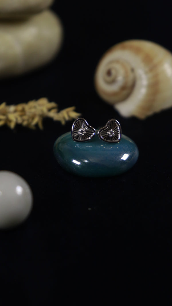 925 Sterling Silver Starlight Heart Studs.