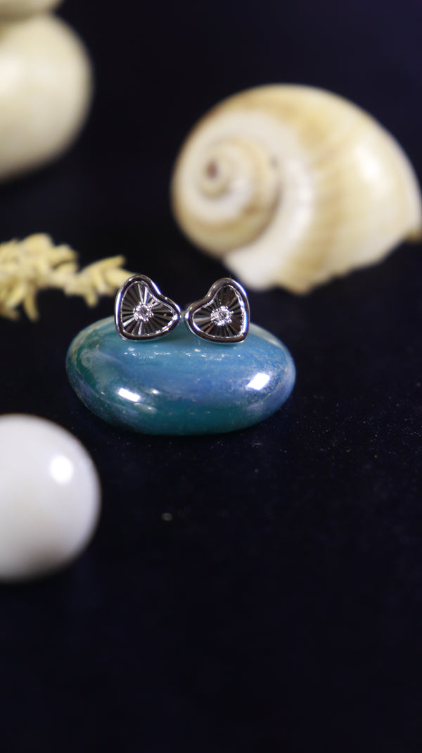 925 Sterling Silver Starlight Heart Studs.