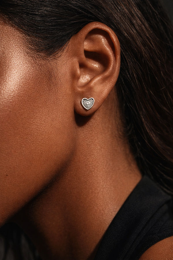 925 Sterling Silver Starlight Heart Studs.
