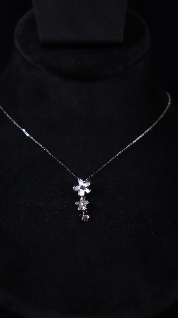 925 Sterling Silver Falling Petals Pendant.