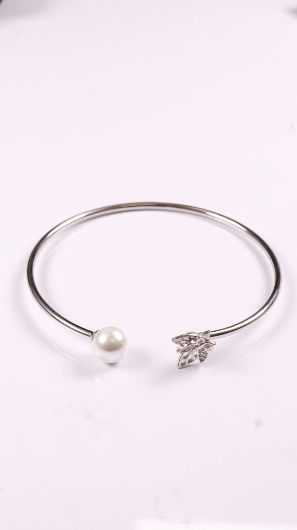 92.5 Sterling Silver Pearl Leaf Open Bracelet